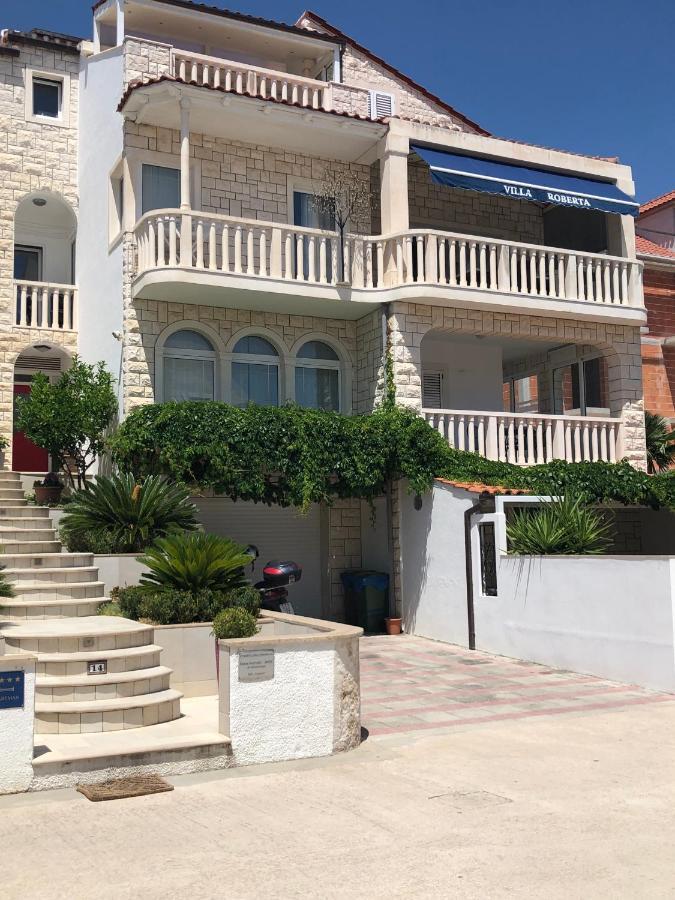Roberta Apartment